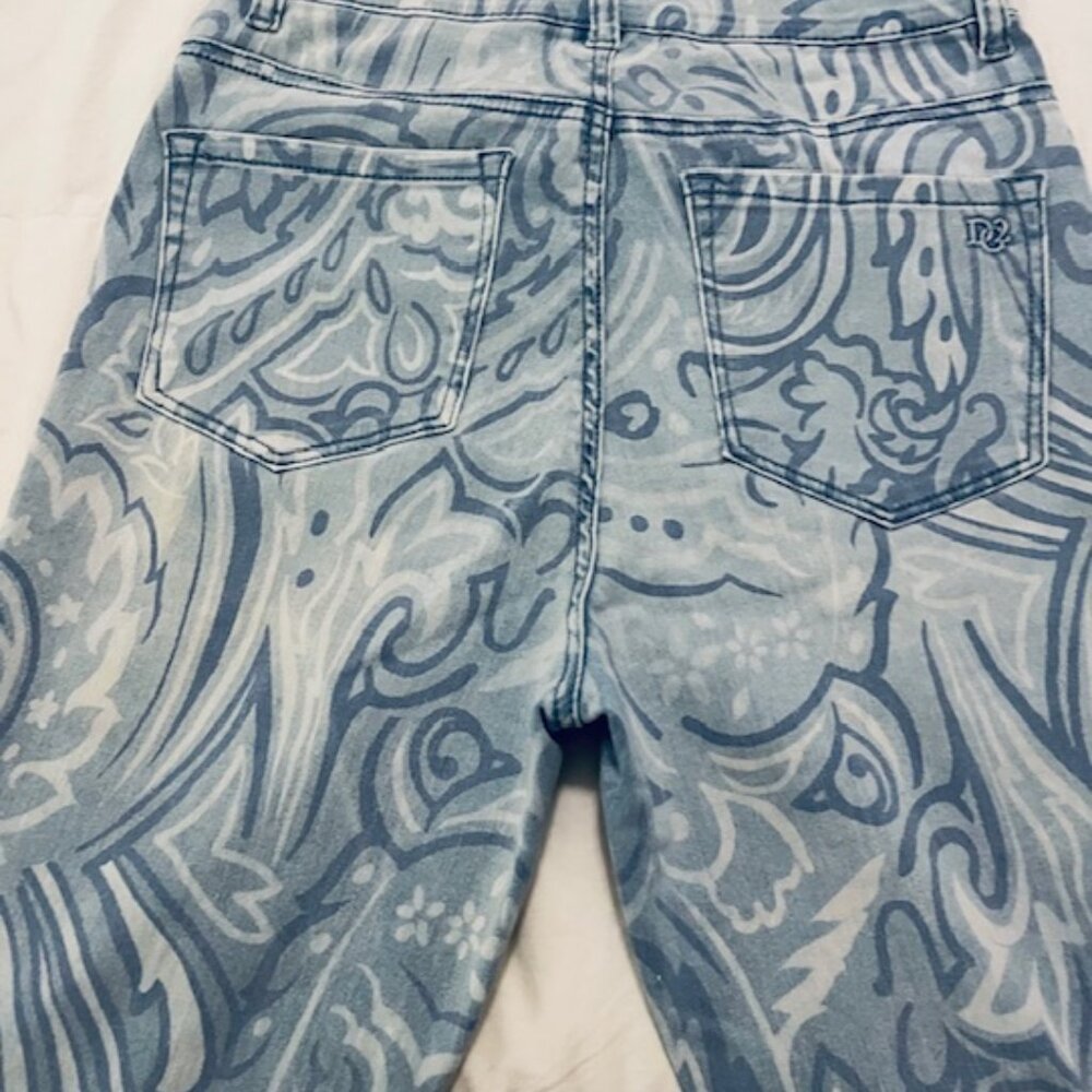 DG2 Light wash pants with pattern